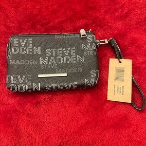 Steve Madden BTRELL Wristlet